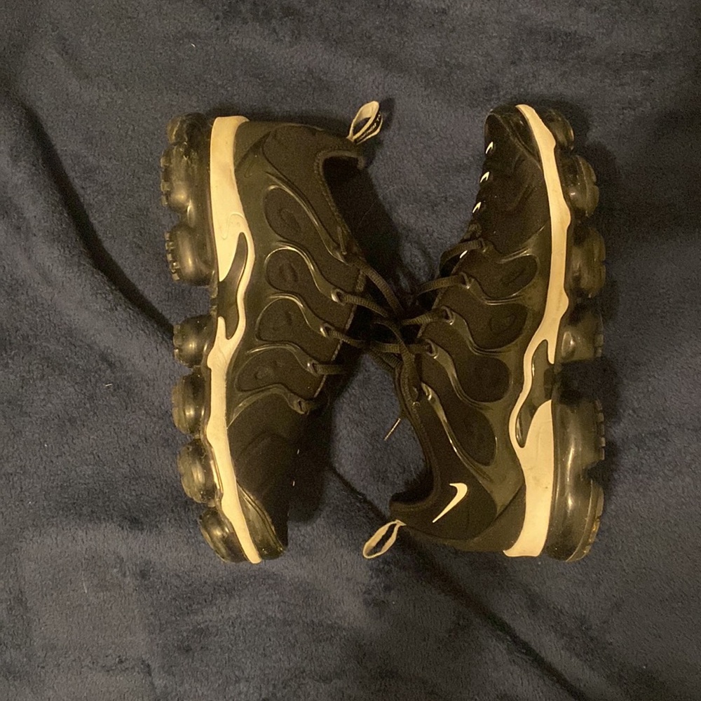 Nike Vapormax Black and White Size 9.5